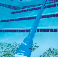 Аккумуляторный пылесос Watertech Pool Blaster Aqua Broom